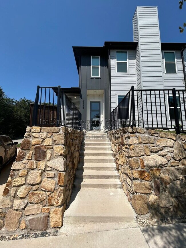 Building Photo - 2117 River E Ln.