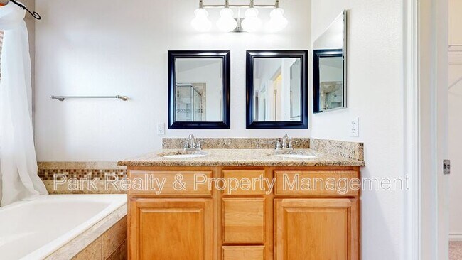 Building Photo - 8596 Bluegrass Cir