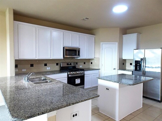 Building Photo - 6130 Carver Pines Dr