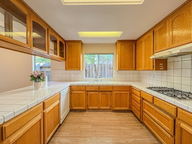 Building Photo - Lovely 3 Bedroom Home!