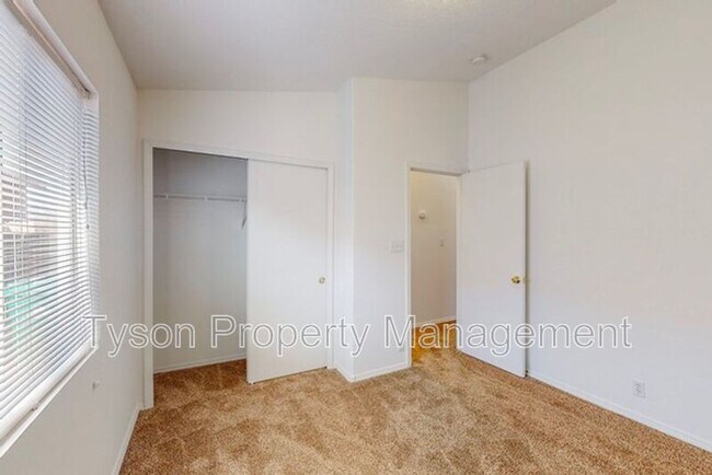 Building Photo - 7124 Labrador Dr NE