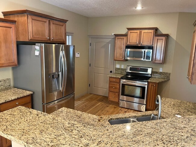 Building Photo - Beautiful 3-bedroom home on a large corner...