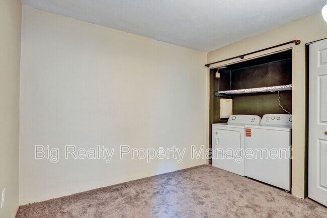 Building Photo - 3323 Forest Ln