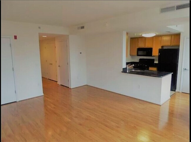 Building Photo - 355 I St SW