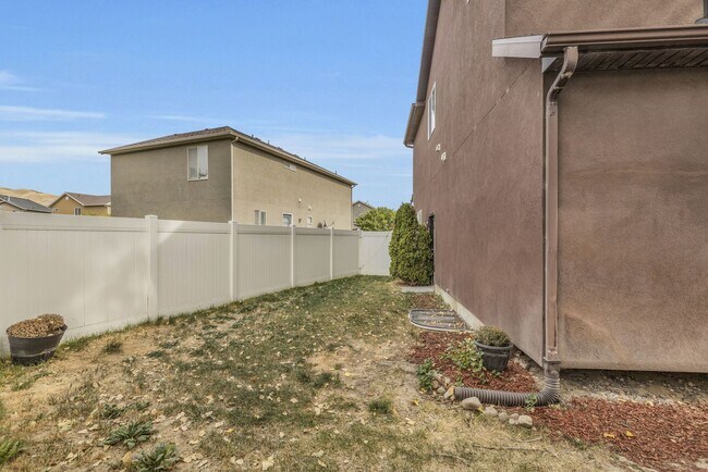 Building Photo - Beautiful 4 Bedroom 2.5 Bath Home in Lehi near Thanksgiving Point!