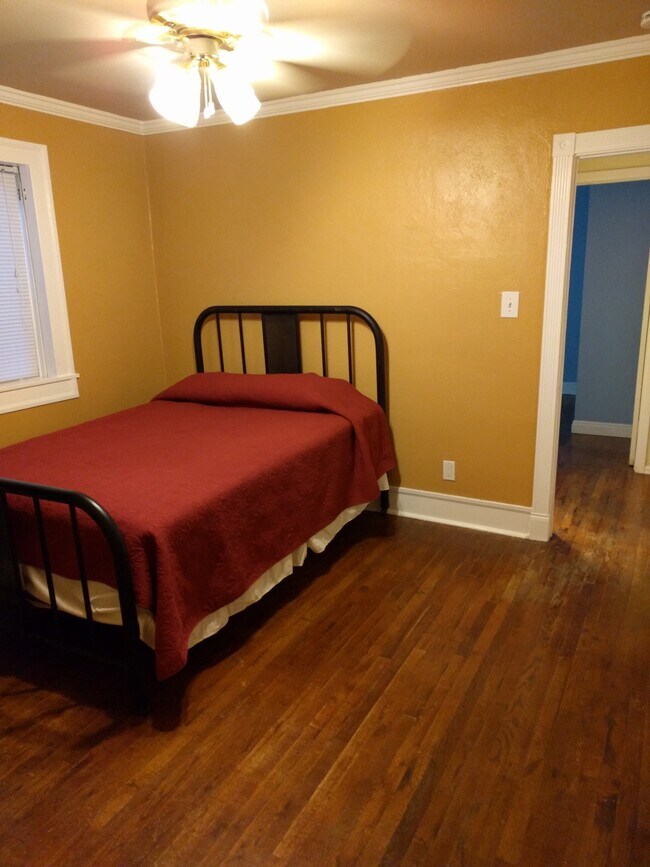 master bedroom (large enough for king bed) - 2 S Lowell Blvd