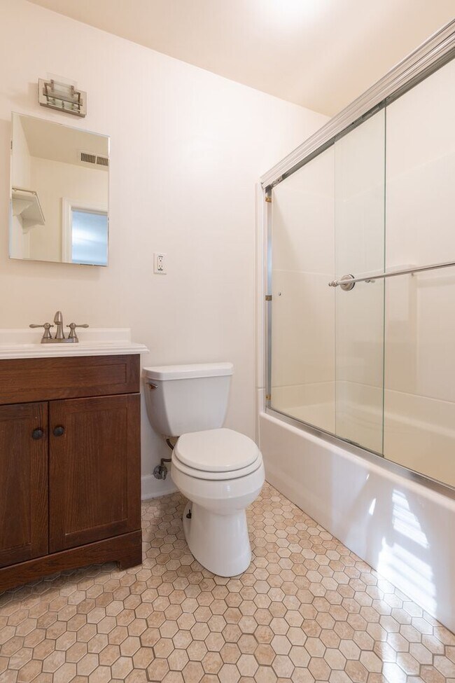 Building Photo - MOVE IN READY 4-bedroom Ranch home nestled in the Heart of Norfolk!