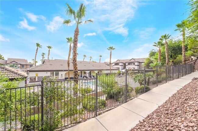 Building Photo - 231 W Horizon Ridge Pkwy