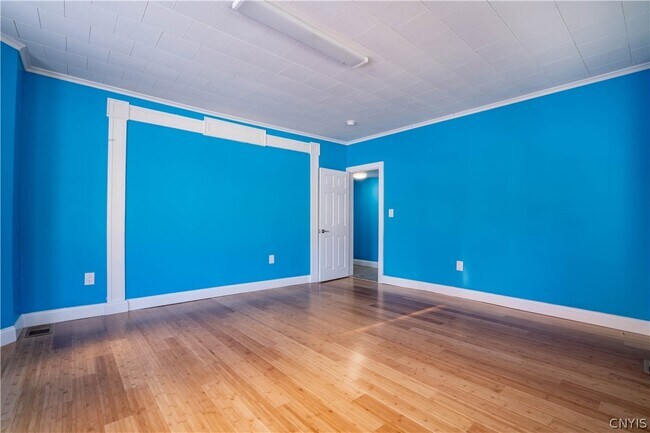 Building Photo - 599 Albany St