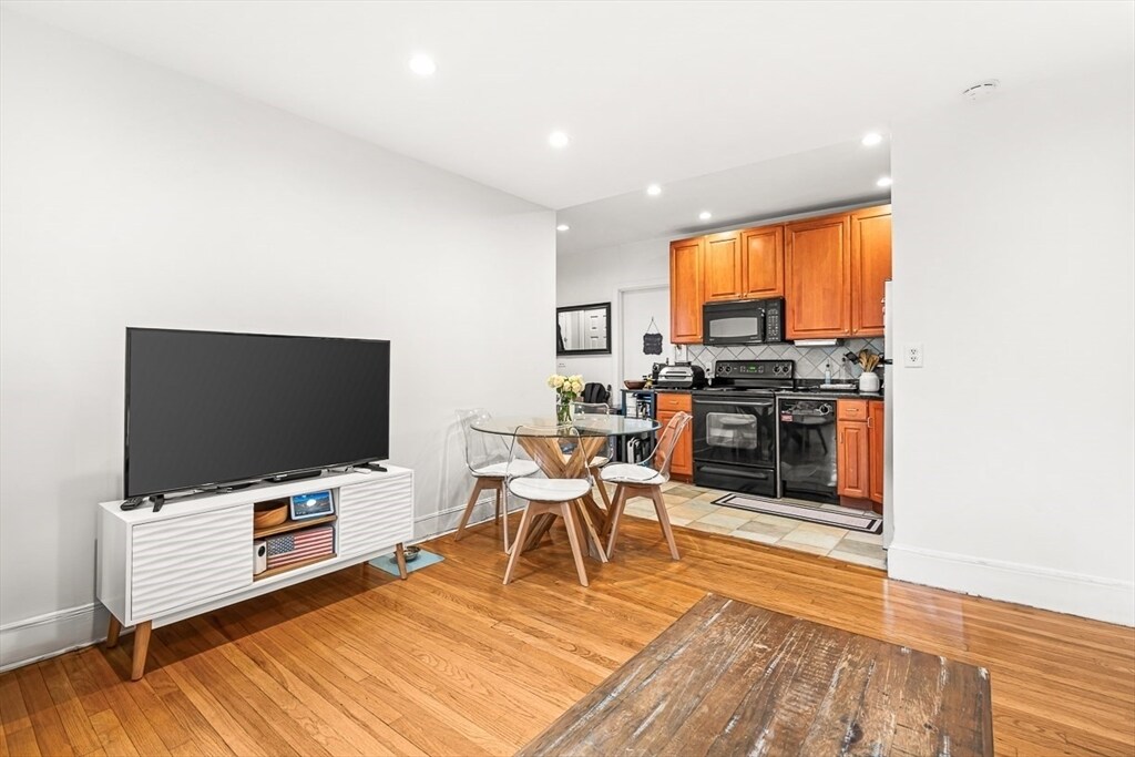 Building Photo - 48 Robinwood Ave