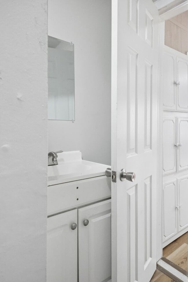 Building Photo - Cozy 3-Bedroom, 1-Bath Single-Family Home – 1,104 sq ft