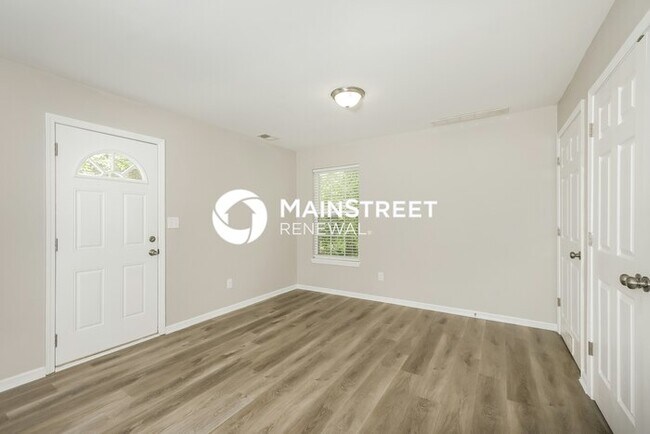 Building Photo - 3 Bedroom Pet-Friendly Home in LOUISVILLE, KY with Main Street Renewal