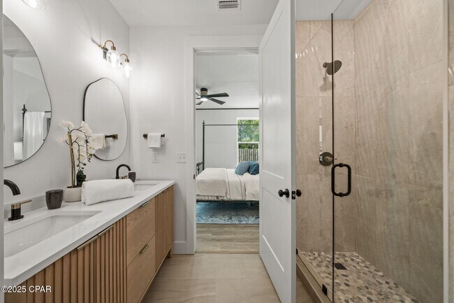 Building Photo - 145 Manistee Dr