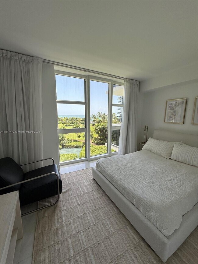 Building Photo - 10275 Collins Ave