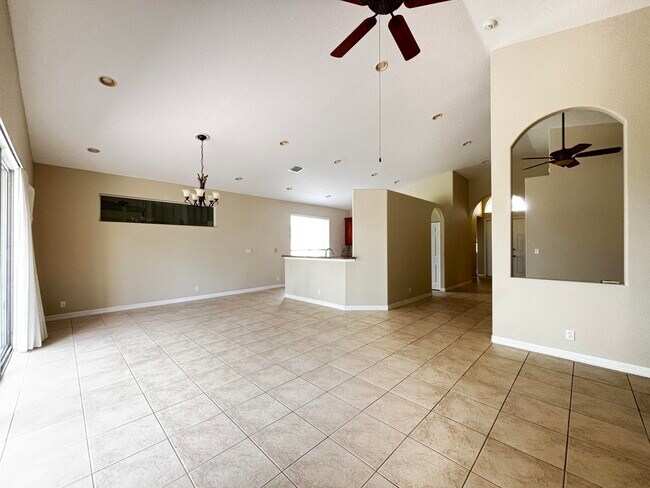 Building Photo - 2679 SE Castle Pine Pl