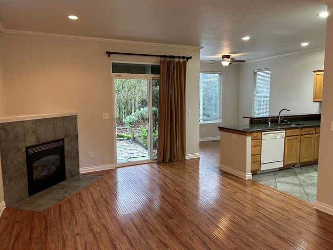 Building Photo - Bethany/NW Portland Home Updated with Hardwoods and Granite! Tons of Storage!