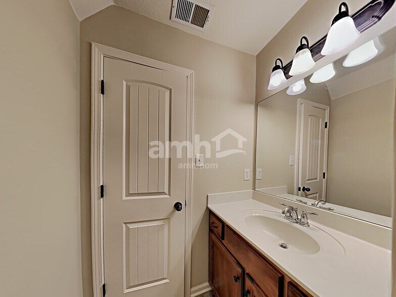 Building Photo - 6652 Clingmans Cv