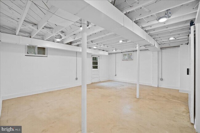 Building Photo - 6451 Maplewood Dr