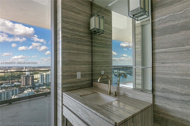 Building Photo - 18975 Collins Ave