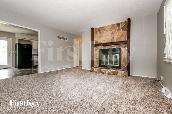 Building Photo - 19304 E 7th St N