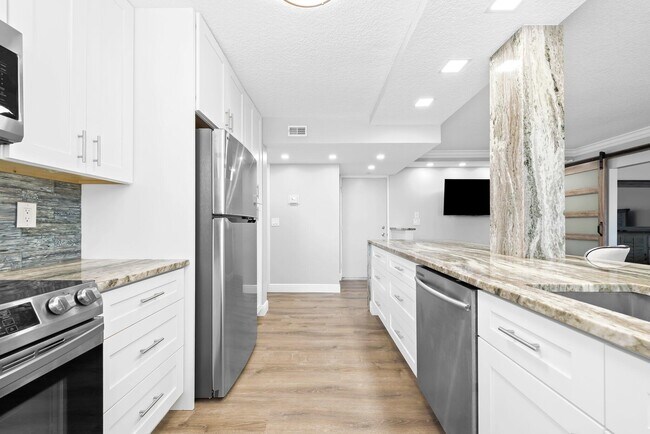 Building Photo - 450 Egret Cir