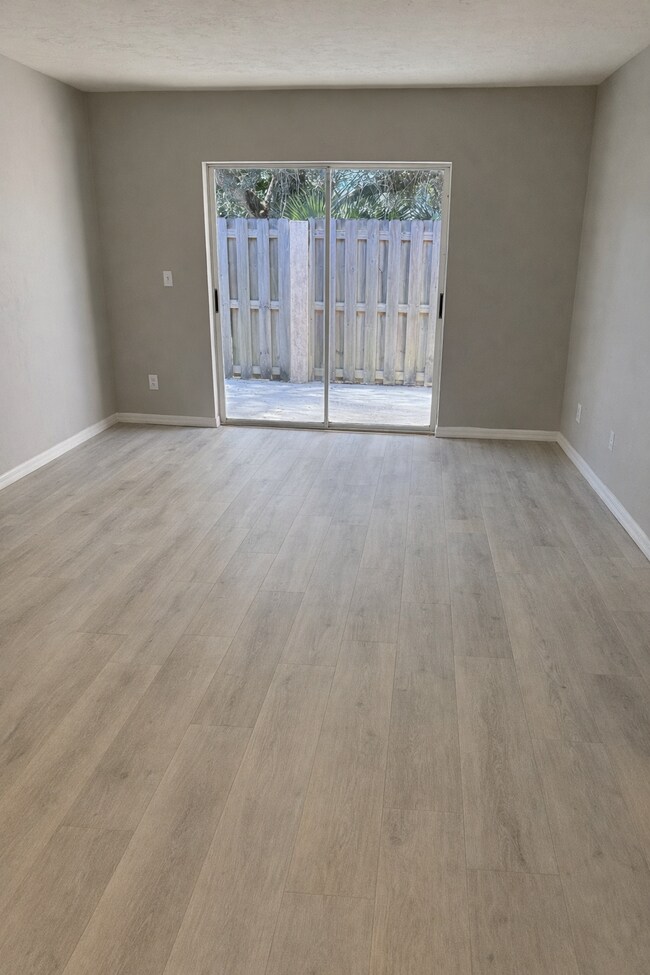 Building Photo - 12243 Londonderry Ln