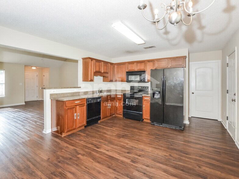 Building Photo - 1110 E Cortona Cir
