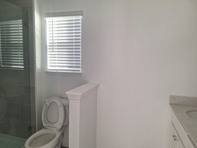 Building Photo - Townhome in Shearwater