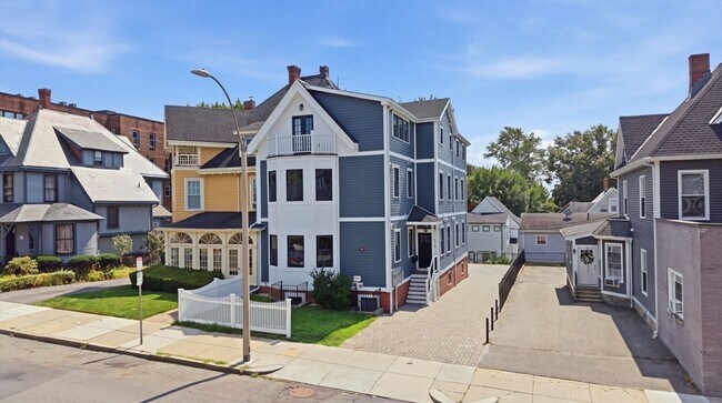 Building Photo - 144 Highland Ave