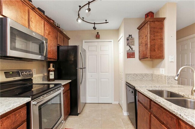 Building Photo - 5475 Vineland Rd
