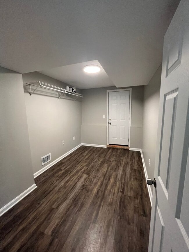 Building Photo - 41 Capri Dr