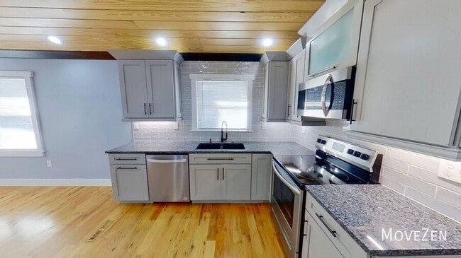 Building Photo - 208 N Sunset Dr