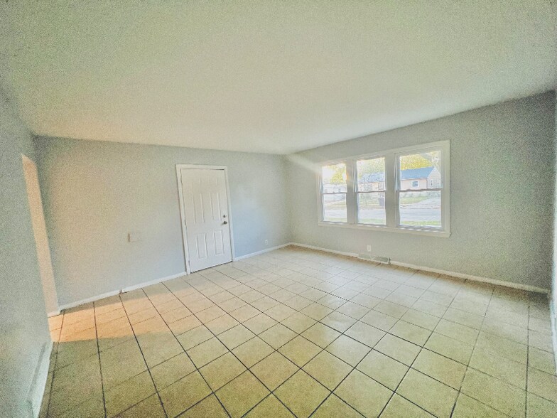 Building Photo - 5816 N 62nd St