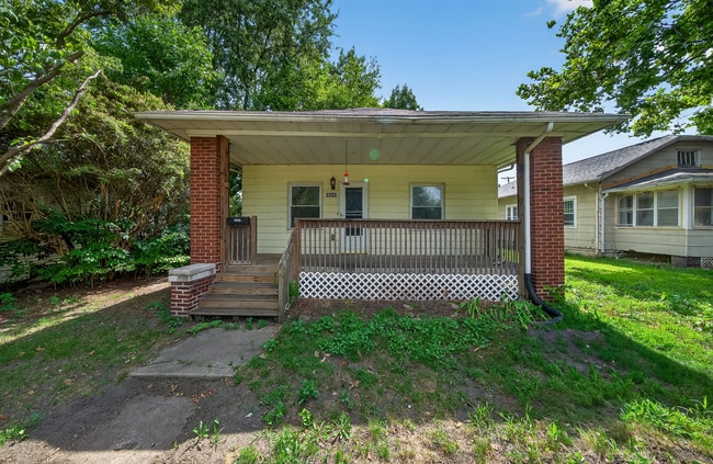 Building Photo - 1622 S Twyckenham Dr