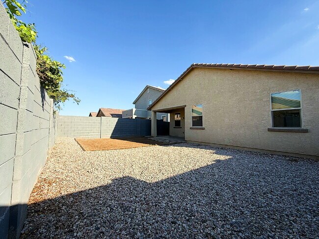 Building Photo - "Charming 3-Bedroom Oasis with 2 Baths & S...