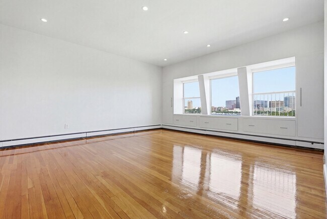 Building Photo - 190 Beacon St