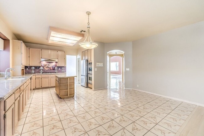 Building Photo - 3 Bed room Pool home in Desert Shores