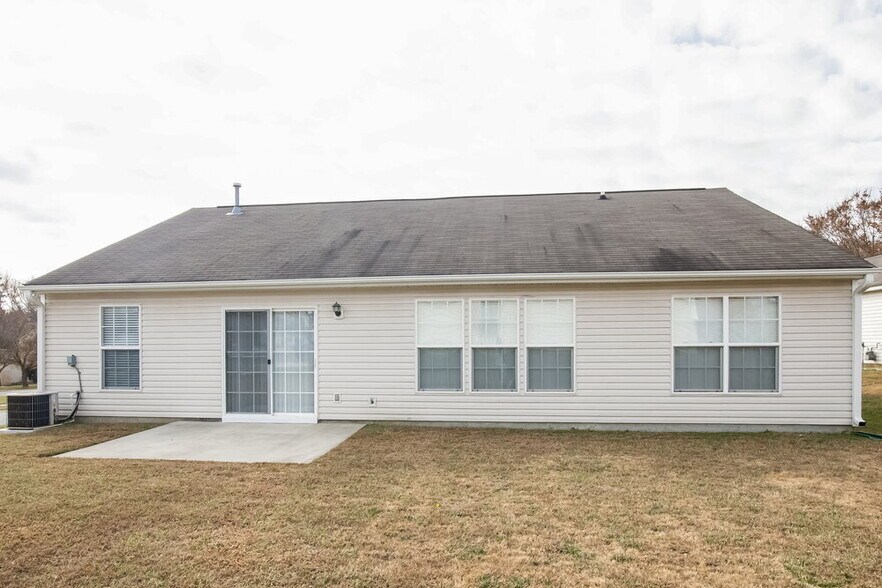 Building Photo - 8433 Appledale Dr
