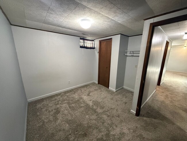 Building Photo - Two bedroom, One and half bathroom house! Pet friendly!