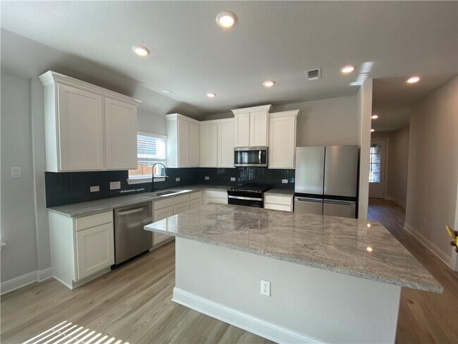 Building Photo - 104 Periwinkle Ln