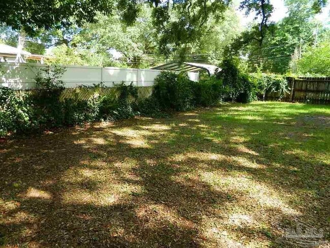 Building Photo - 212 Charleston Dr