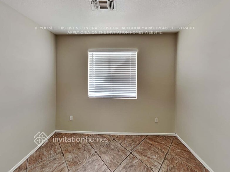 Building Photo - 10424 E Balsam Ave