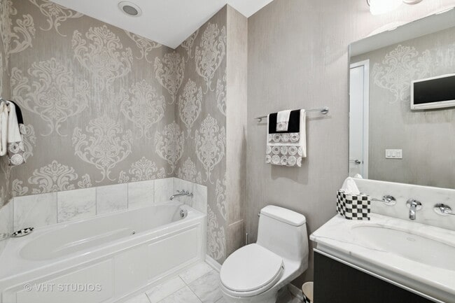 Building Photo - 600 N Fairbanks Ct