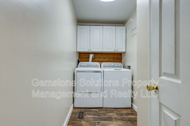 Building Photo - 6738 Quiet Ln