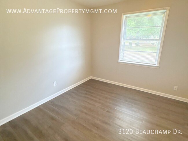 Building Photo - 3120 Beauchamp Dr
