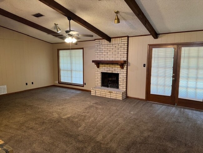 Building Photo - 610 Pine Cone Dr