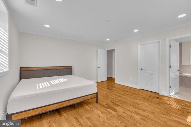 Building Photo - 7205 Van Ness Ct