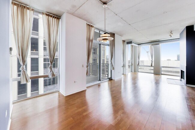 Building Photo - 720 N Larrabee St