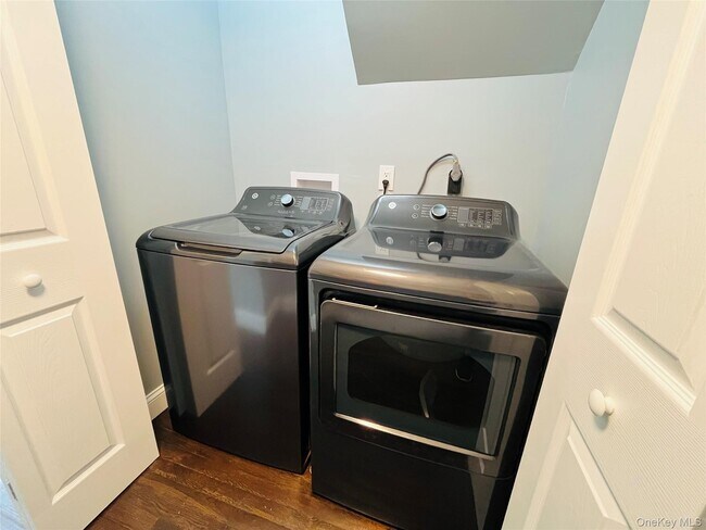 Building Photo - 1466 NY-292
