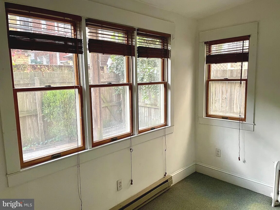 Study 1 - 826 N Woodstock St